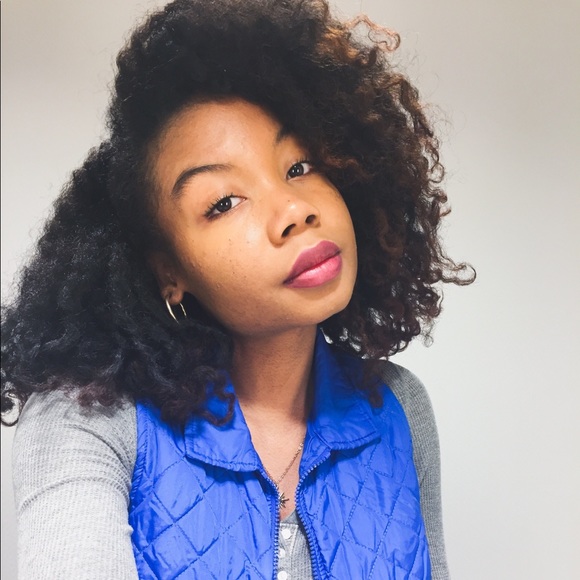 Meet your Posher, Alyssa - Picture 3 of 6